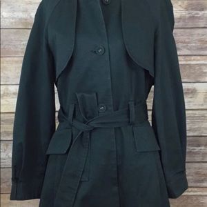 Gorgeous hunter green trench coat! Size S. With belt. Excellent conditions.